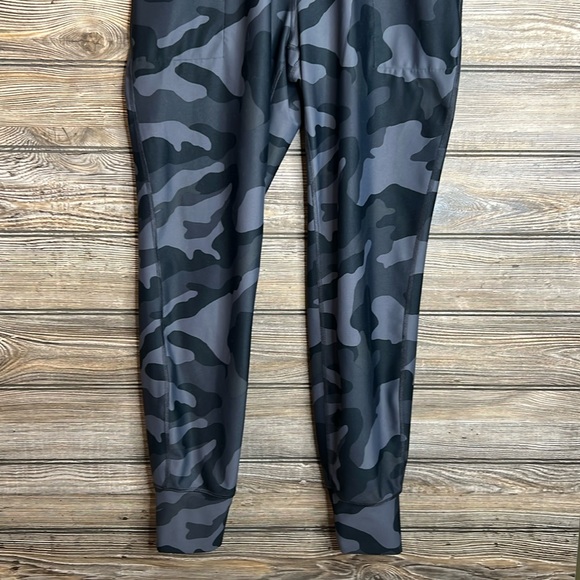 Women’s Old Navy Active Joggers - Picture 2 of 8